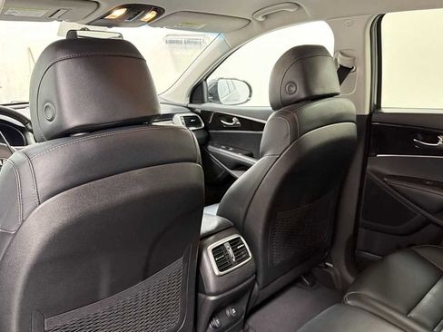 Used 2017 Kia Sorento LX w/ LX Convenience Package image 24