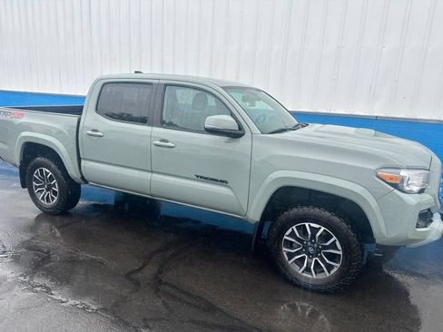 Used 2022 Toyota Tacoma TRD Sport AWD/4WD image 2