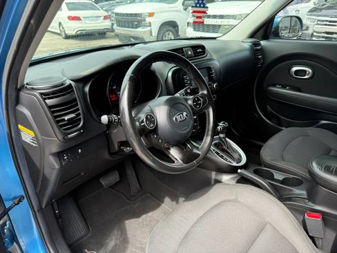 Used 2017 Kia Soul + w/ Designer's Package FWD image 11