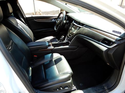 Used 2019 Cadillac XTS Luxury image 10