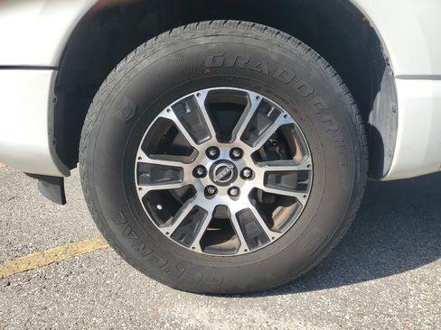 Certified 2024 Nissan Titan SV image 7