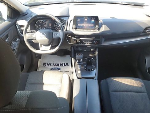 Used 2025 Nissan Rogue SV FWD image 12