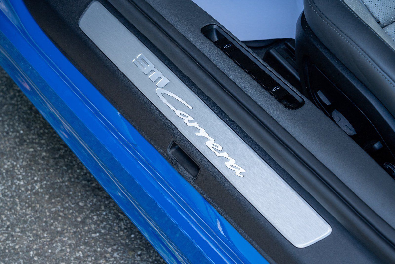 Certified 2025 Porsche 911 Carrera RWD image 23