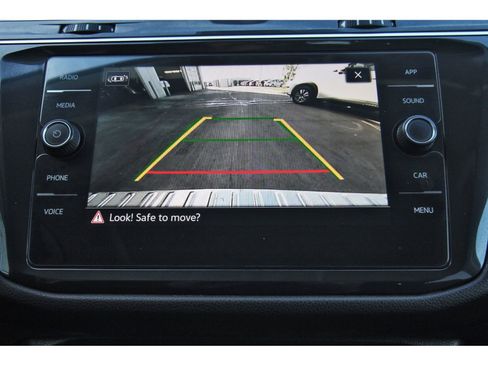 Used 2022 Volkswagen Tiguan SE image 24