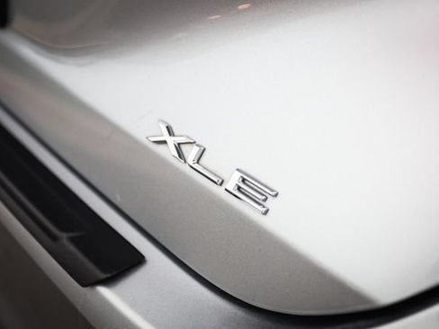 Used 2020 Toyota Avalon XLE w/ Moonroof Package FWD image 19
