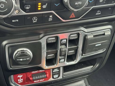 Used 2022 Jeep Gladiator Rubicon w/ Cold Weather Group image 26