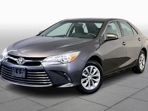 Used 2017 Toyota Camry LE image 1