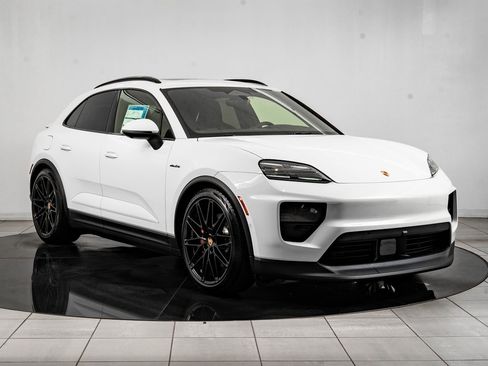 New 2026 Porsche Macan 4S Electric image 10