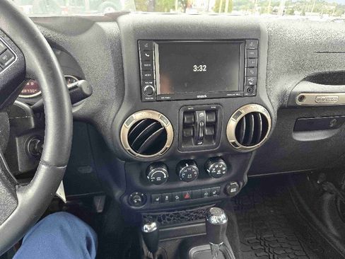 Used 2016 Jeep Wrangler Unlimited Sahara image 14