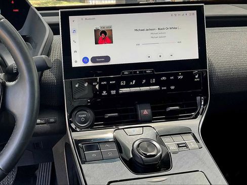 Used 2023 Toyota bZ4X XLE image 6