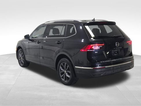 Used 2023 Volkswagen Tiguan SE w/ Panoramic Sunroof Package AWD/4WD image 27
