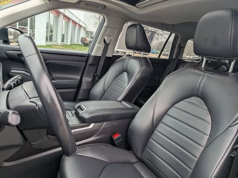 Used 2022 Toyota Highlander XLE AWD/4WD image 19