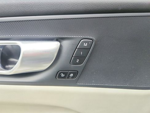 Used 2024 Volvo XC60 B5 Plus w/ Protection Package Premier image 21