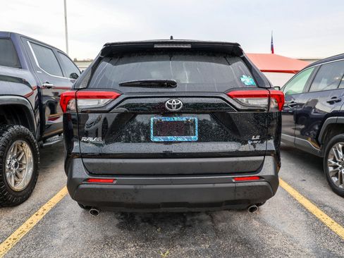 Used 2025 Toyota RAV4 LE AWD/4WD image 9