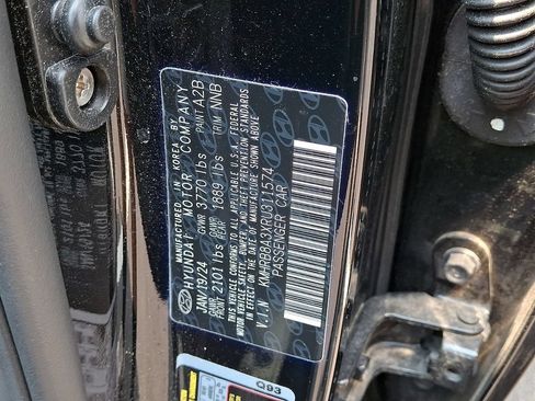 Certified 2024 Hyundai Venue SE FWD image 29
