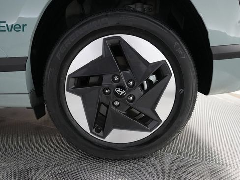 Used 2024 Hyundai Kona SE FWD image 9
