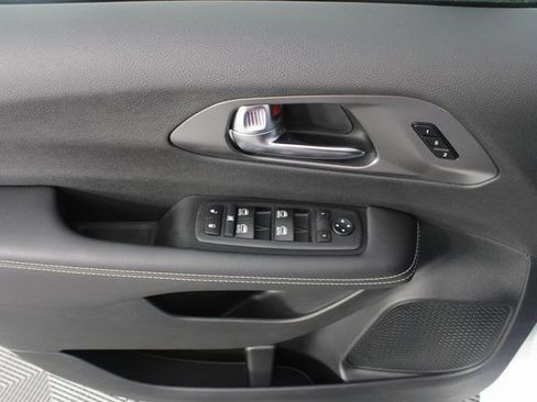 New 2026 Chrysler Pacifica Select image 13