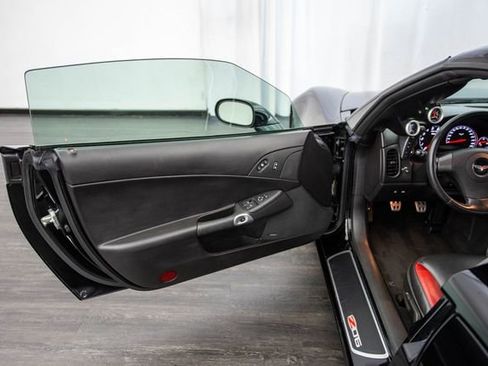 Used 2006 Chevrolet Corvette Z06 w/ Preferred Equipment Group image 16