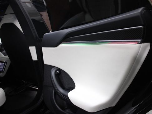 Used 2022 Tesla Model S Plaid image 4