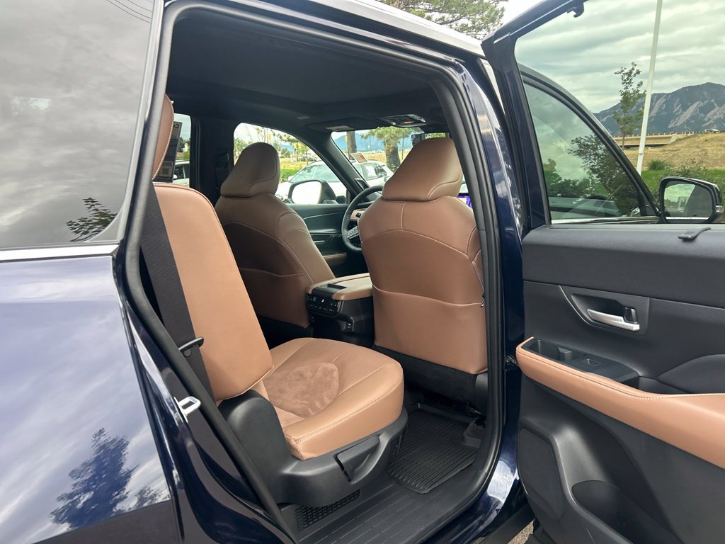Used 2024 Toyota Grand Highlander AWD Hybrid image 15