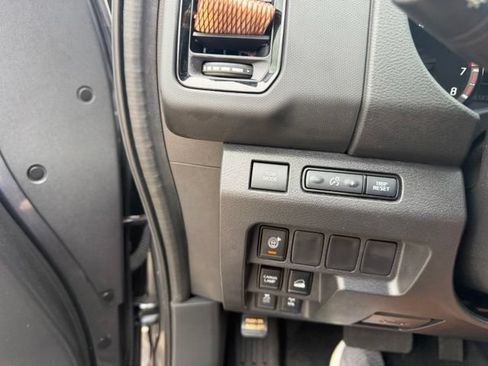Used 2022 Nissan Frontier PRO-4X w/ Technology Package AWD/4WD image 19
