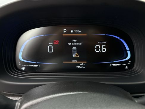 Certified 2024 Hyundai Venue Limited FWD image 17