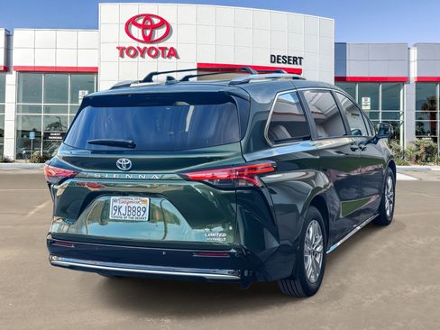 Used 2024 Toyota Sienna Limited image 7
