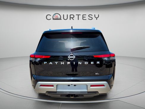 Certified 2025 Nissan Pathfinder SL FWD image 6