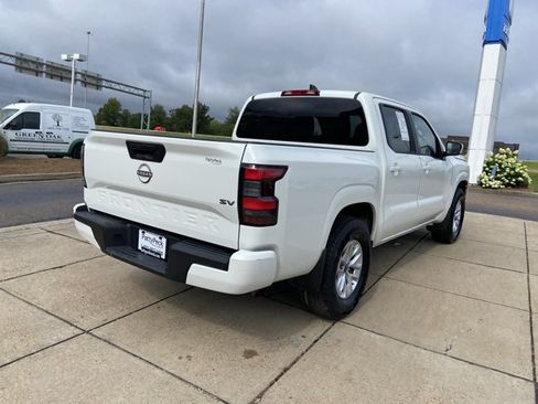Used 2024 Nissan Frontier SV RWD image 11