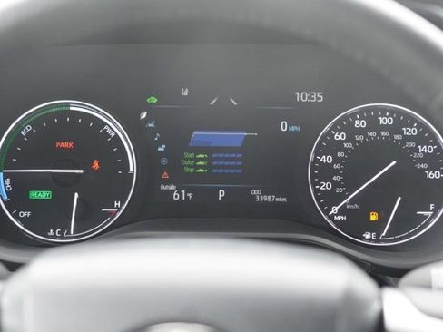 Used 2023 Toyota Sienna Limited image 19