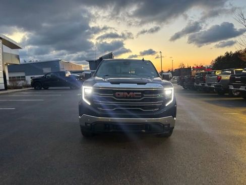 Used 2022 GMC Sierra 1500 SLT w/ SLT Premium Plus Package image 3