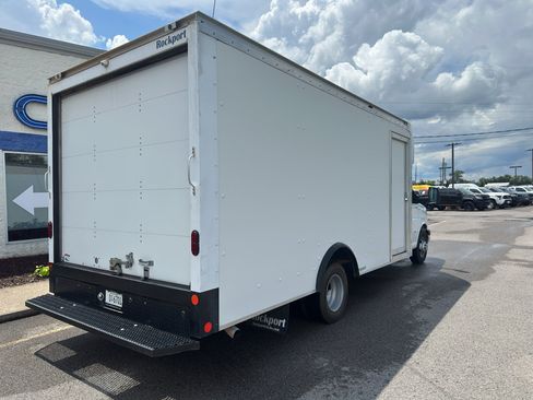 Used 2022 Chevrolet Express 3500 w/ Power Convenience Package RWD image 4