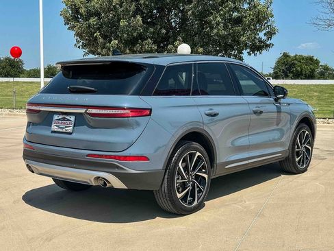 Used 2025 Lincoln Corsair Reserve FWD image 3
