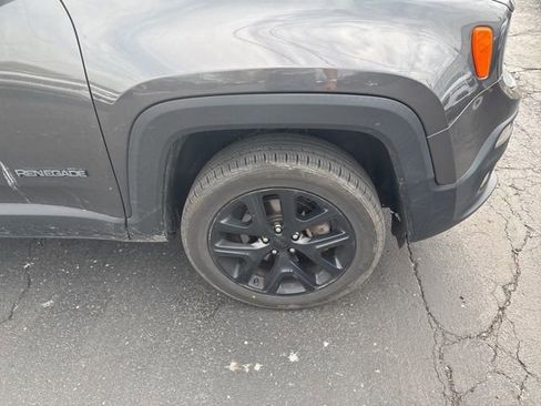 Used 2016 Jeep Renegade Latitude image 12