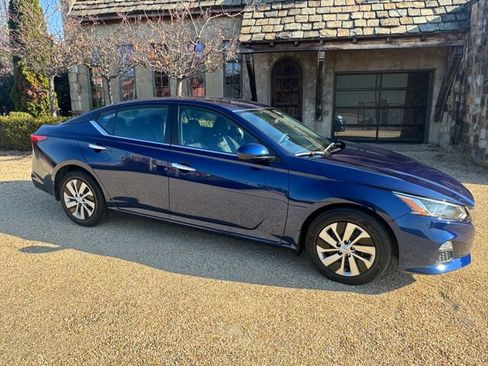 Used 2021 Nissan Altima 2.5 S image 3