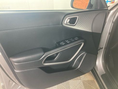 Certified 2025 Kia Soul LX w/ LX Technology Package image 11
