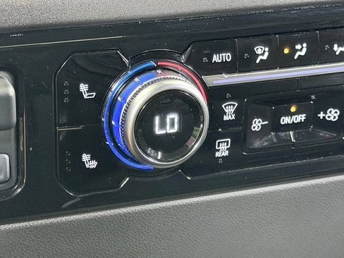 Used 2025 GMC Sierra 1500 SLE AWD/4WD image 47