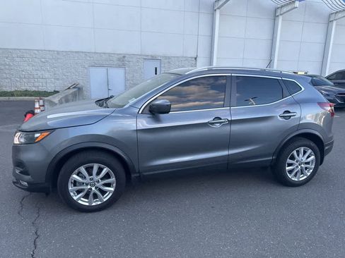 Used 2021 Nissan Rogue Sport SV image 2