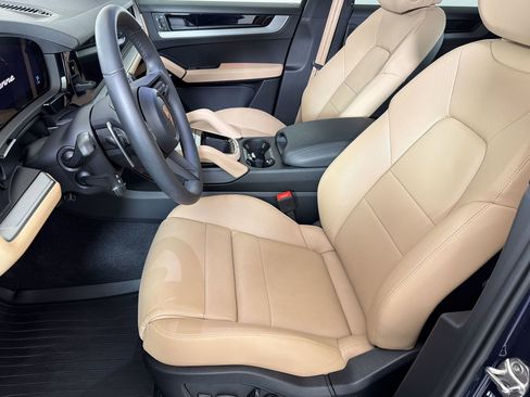 Certified 2026 Porsche Cayenne AWD/4WD image 5