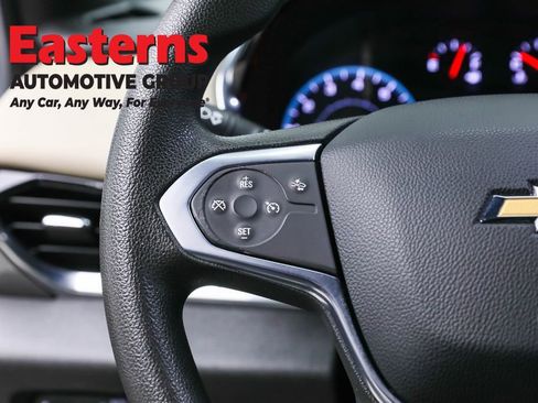 Used 2023 Chevrolet Traverse LS w/ Safety Package image 15