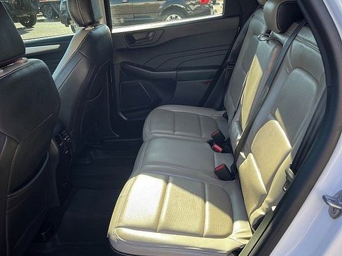 Used 2022 Ford Escape SE w/ SE Sport Appearance Package image 17