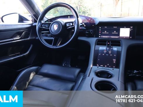 Used 2021 Porsche Taycan image 22