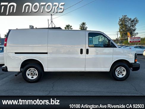Used 2011 GMC Savana 3500 image 17