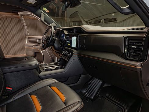 Used 2025 GMC Sierra 2500 AT4 image 19