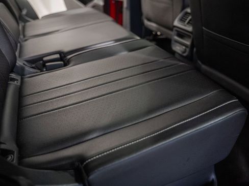 Used 2024 Volkswagen Tiguan SE R-Line image 32