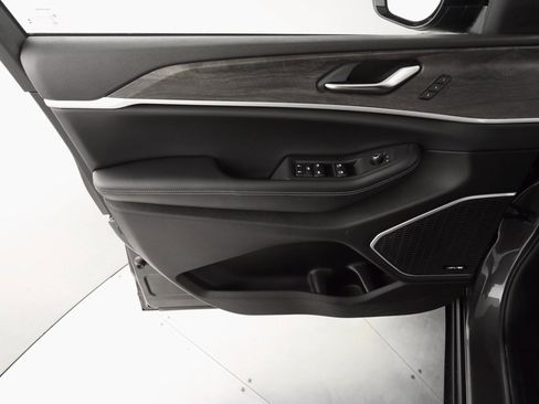 Certified 2022 Jeep Grand Cherokee Limited image 18