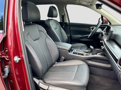 Certified 2025 Kia Sorento S w/ Panoramic Sunroof Package image 28