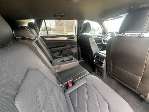 Used 2024 Volkswagen Atlas Cross Sport SE image 29