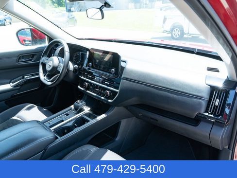 Used 2025 Nissan Pathfinder SV FWD image 40