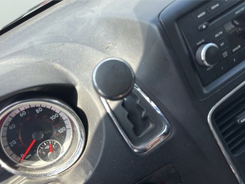 Used 2014 Dodge Grand Caravan SXT FWD image 22